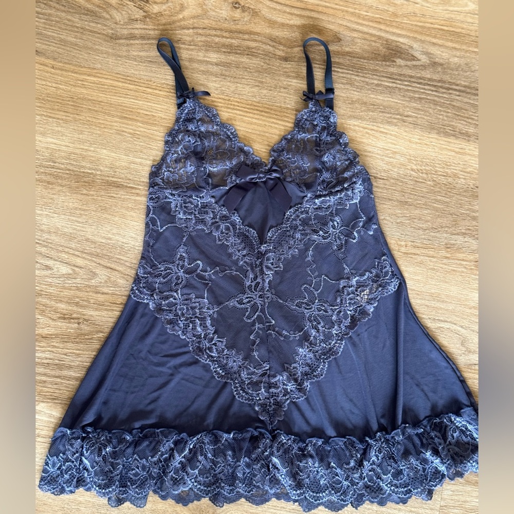 Real Lingerie mini baby doll blue, with lace on the bra, and the front size M